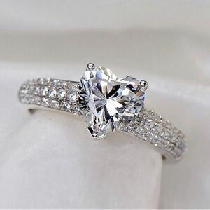 Beautiful heart ring!!!🍄